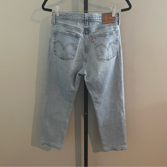 Levi's Wedgie Straight Jeans Light Wash Button Fly Size 27 - Picture 2 of 5